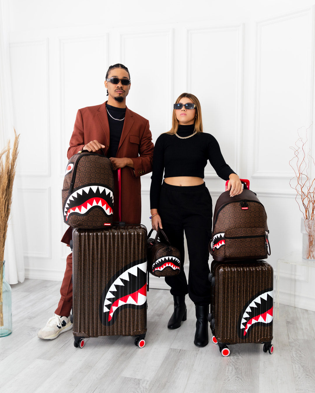 FRENZY SHARKS SHARKNAUTICS HARDSHELL CARRY-ON LUGGAGE - Image 8