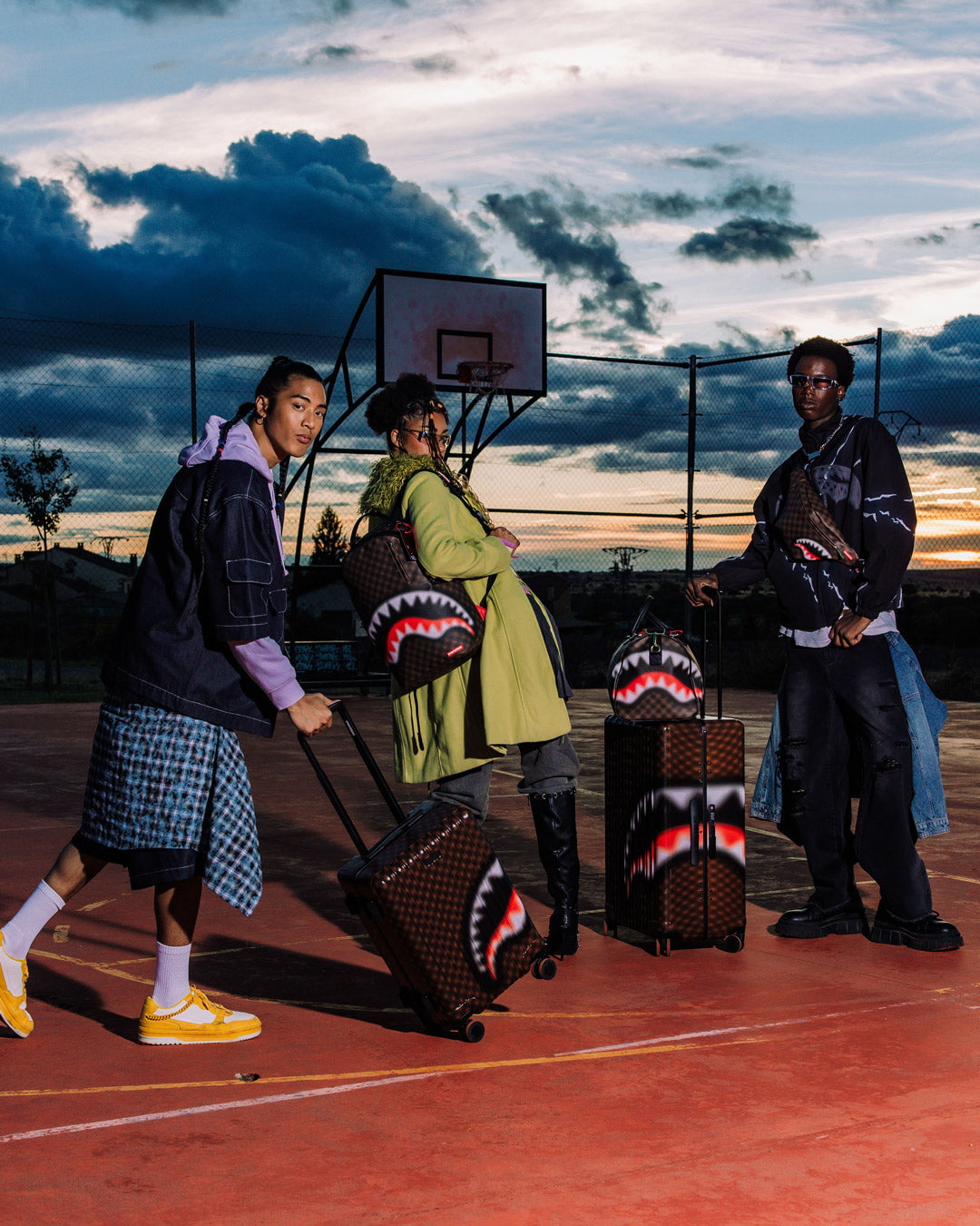SHARKS IN PARIS BLUR EFFECT FULL SIZE LUGGAGE - Image 21
