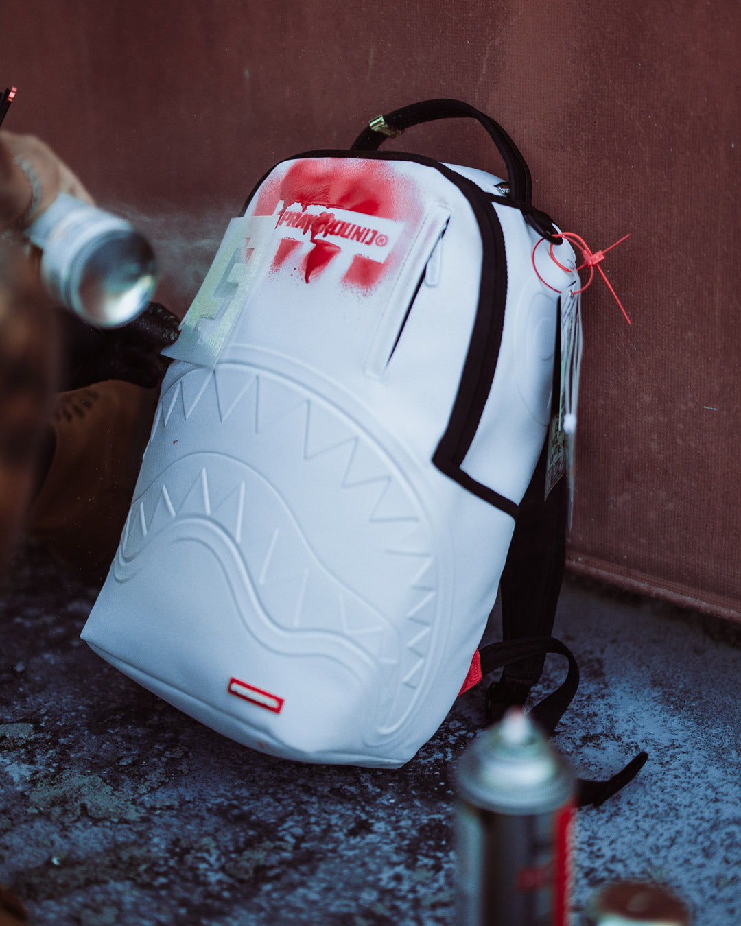 GRAFFITI ARTIST ?C DESIGN YOUR OWN BACKPACK ?C 9 STENCILS INCLUDED - Image 9