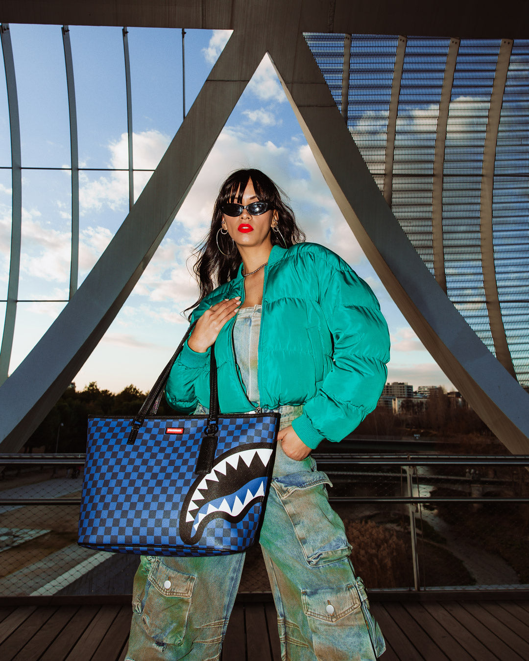MIDNIGHT MAGIC SHARKS IN PARIS TOTE - Image 2