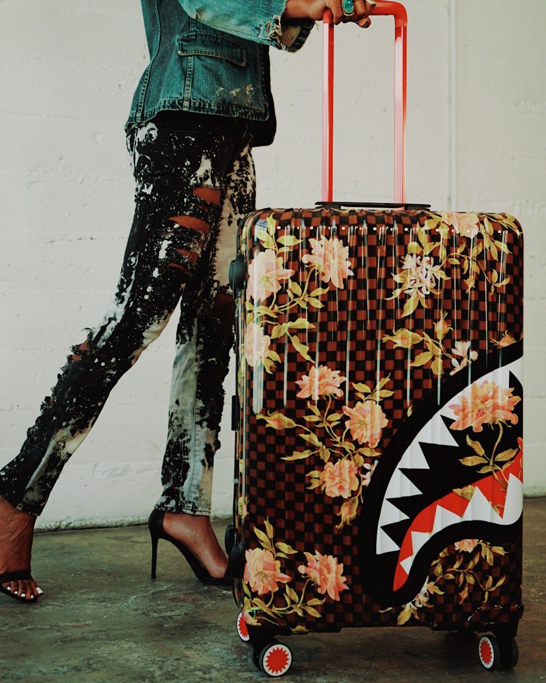 SHARKFLOWER 29.5 FULL-SIZE SHARKNAUTICS LUGGAGE - Image 18